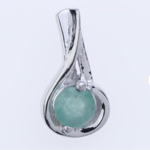 NWOB - 5mm Emerald Sterling Silver Pendant - Picture 1 of 6